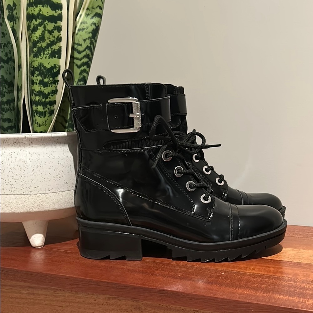 Marc Fisher Combat Boots Side Zip Lace up Ankle Faux Patent Leather Sz 5 1/2